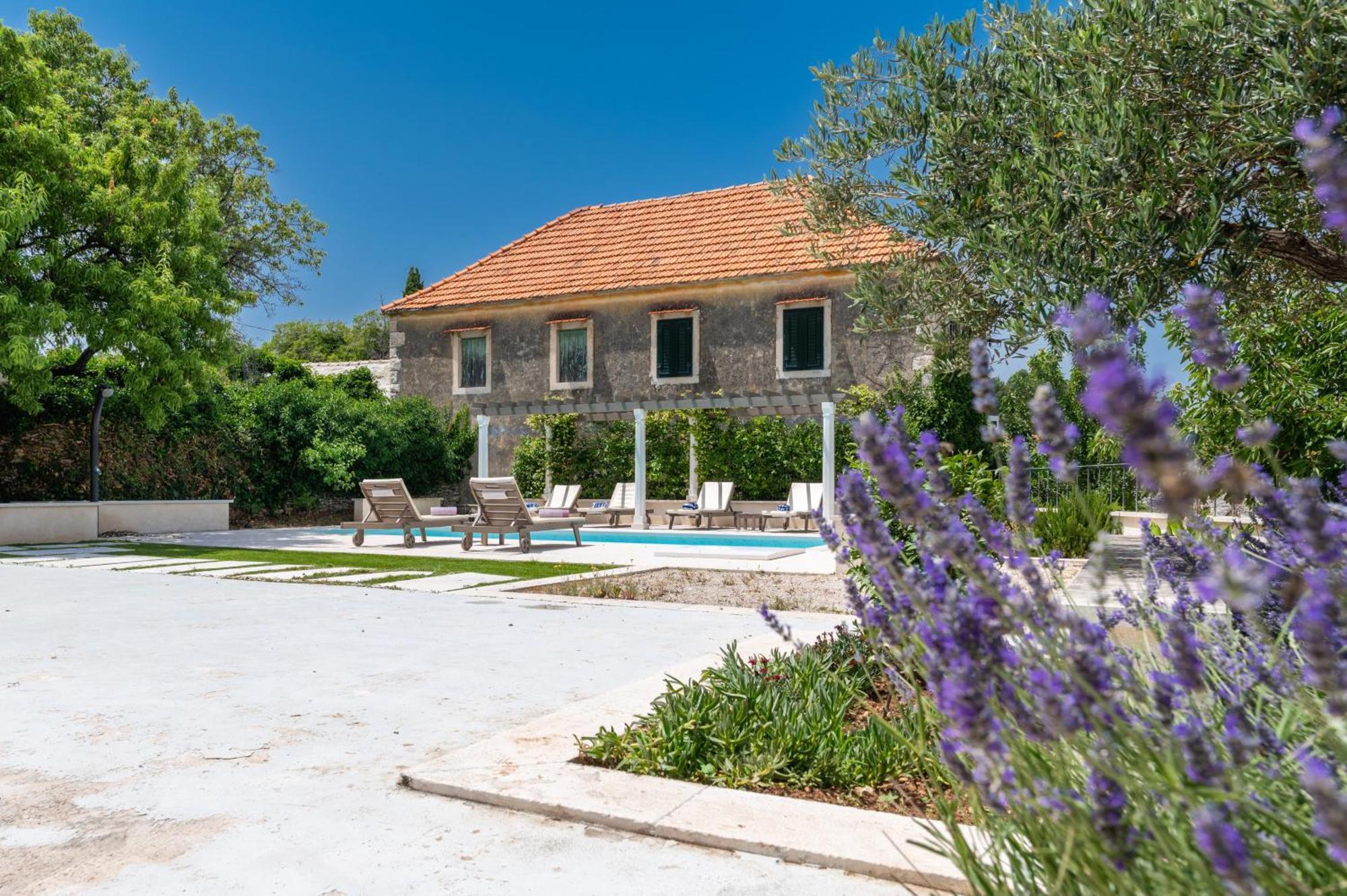 Villa Komelo Škrip Eksteriør billede