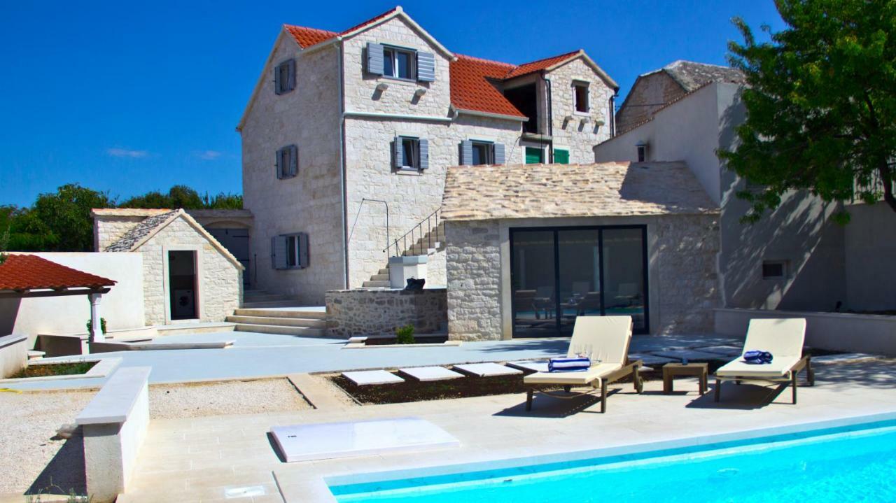 Villa Komelo Škrip Eksteriør billede